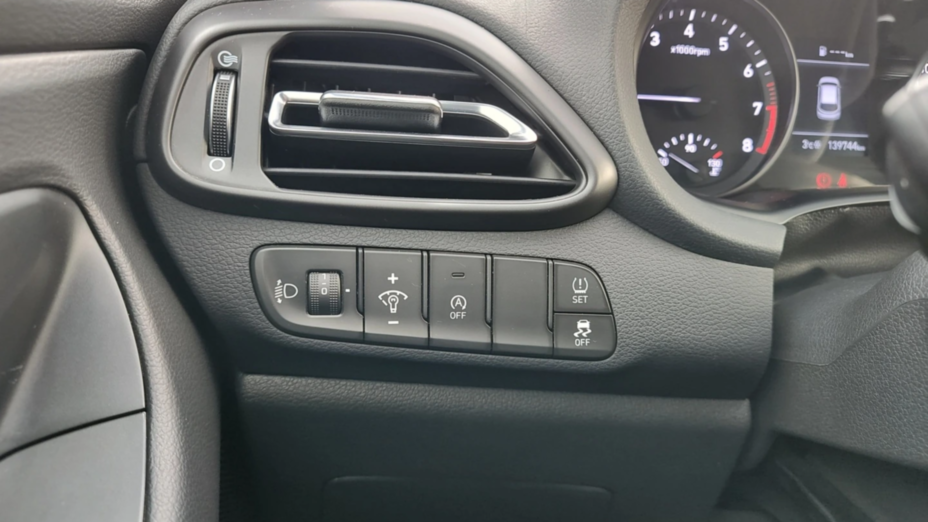 HYUNDAI i30 i30 1.5 DPI Comfort