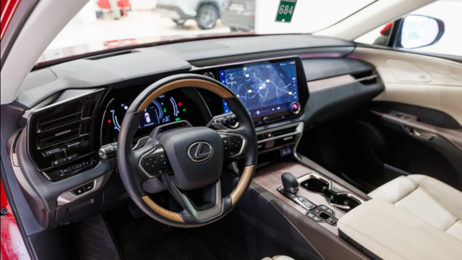 LEXUS RX RX 450h+ Omotenashi
