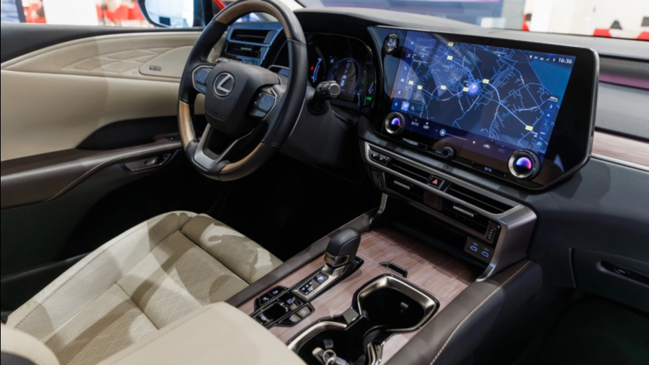 LEXUS RX RX 450h+ Omotenashi