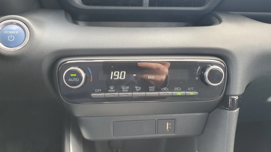 TOYOTA Yaris Yaris Hybrid 1.5 Active