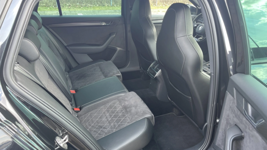 SKODA Superb Superb 2.0 TDI SCR Sportline DSG