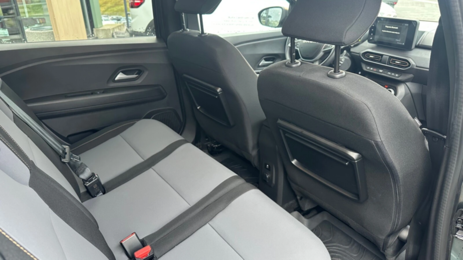 DACIA Jogger Jogger 1.6 Full Hybrid 140 Extreme MMT 7os. Nowy