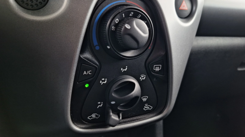 TOYOTA Aygo Aygo 1.0 VVT-i X-play