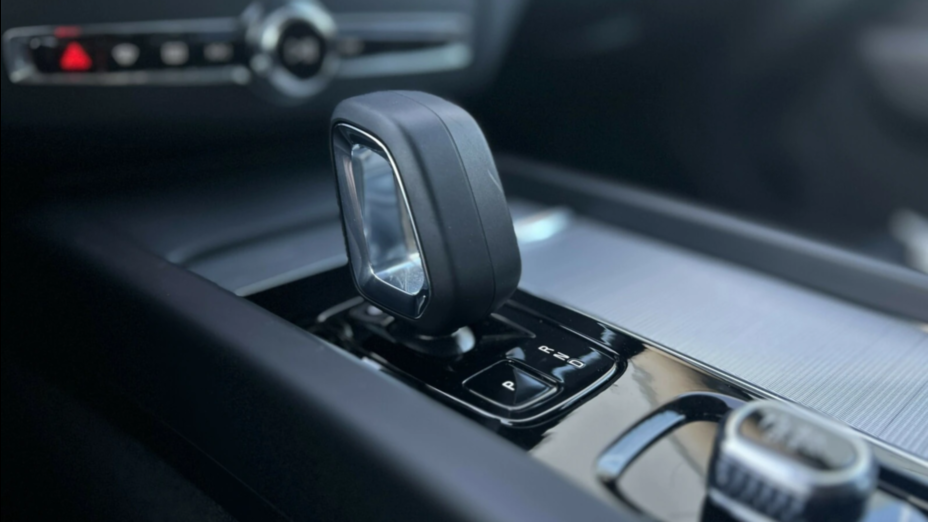 VOLVO XC60 XC60 B5 B AWD Plus Dark aut
