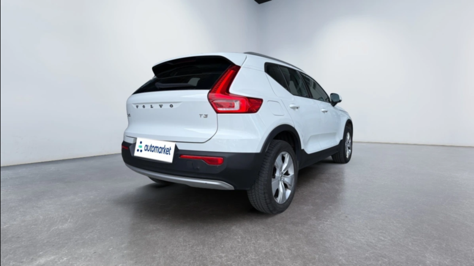 VOLVO XC40 XC40 T3 Momentum Pro