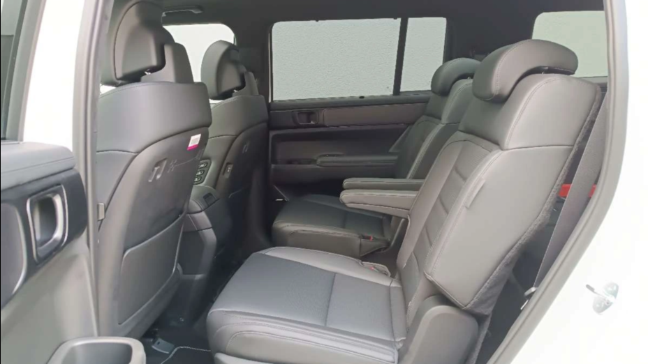 HYUNDAI Santa Fe Santa Fe 1.6 T-GDI HEV Calligraphy 4WD aut 6os. Nowy