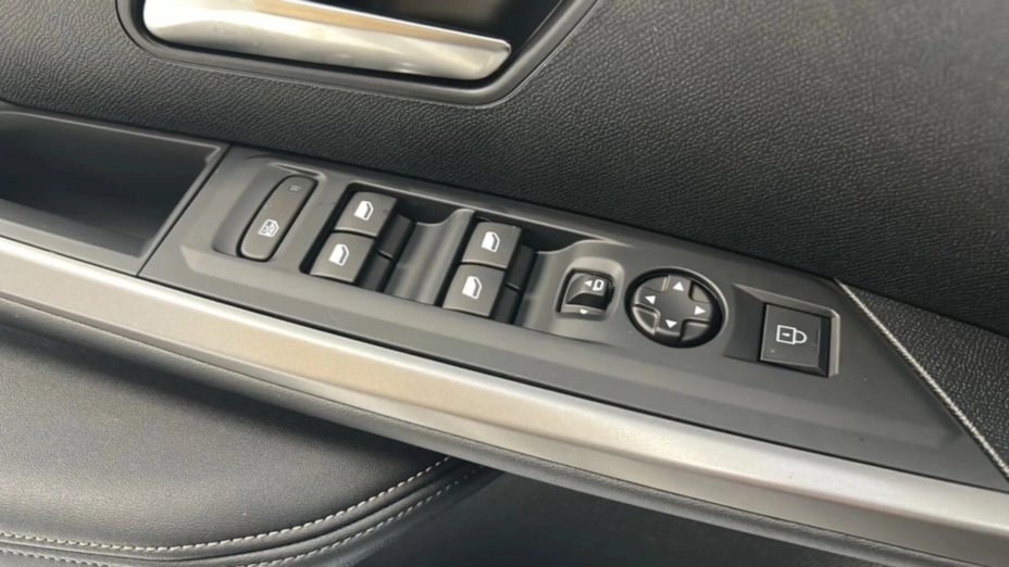 PEUGEOT 5008 5008 1.2 PureTech mHEV Allure S&S e-DCS6 Nowy