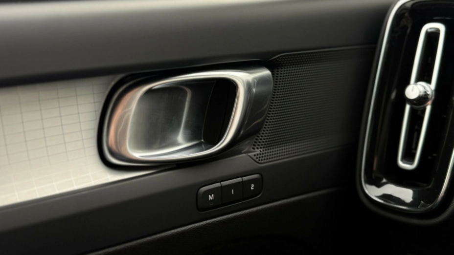VOLVO XC40 XC40 B4 Plus Dark aut