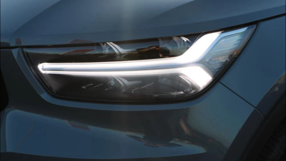 VOLVO XC40 XC40 B4 B R-Design aut
