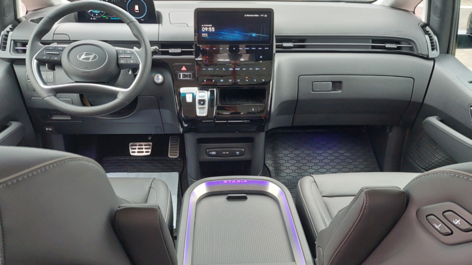 HYUNDAI Staria Staria 1.6 T-GDI HEV Luxury aut Nowy