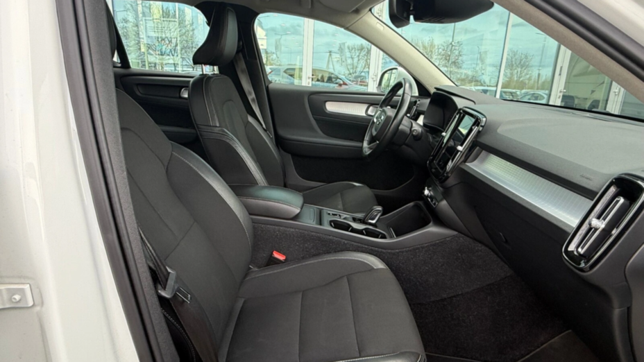 VOLVO XC40 XC40 T3 Momentum Pro