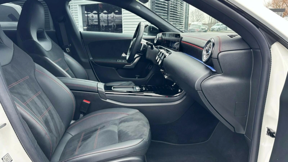 MERCEDES-BENZ CLA CLA 200 Progressive 7G-DCT