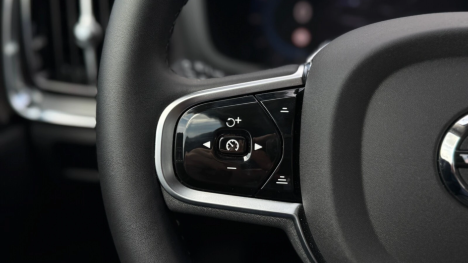 VOLVO V60 V60 B4 B Plus Dark aut
