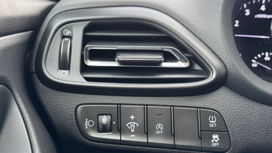 HYUNDAI i30 i30 1.0 T-GDI Smart DCT