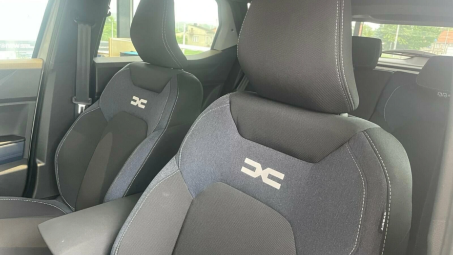 DACIA Duster Duster 1.6 Full Hybrid 140 Journey+ MMT Nowy