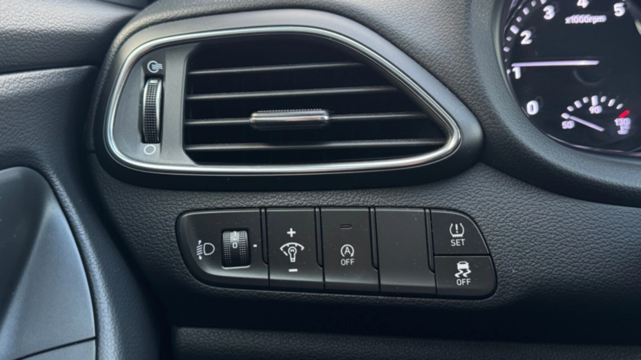 HYUNDAI i30 i30 1.0 T-GDI Modern DCT