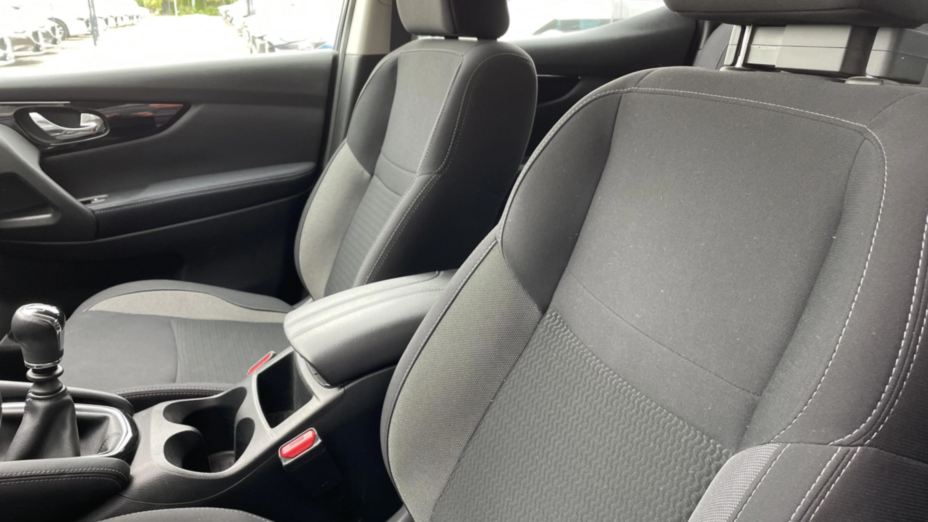 NISSAN Qashqai Qashqai 1.3 DIG-T Acenta