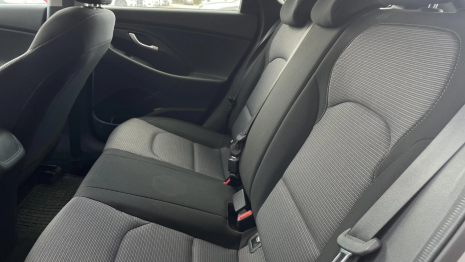 HYUNDAI i30 i30 1.5 DPI Classic +