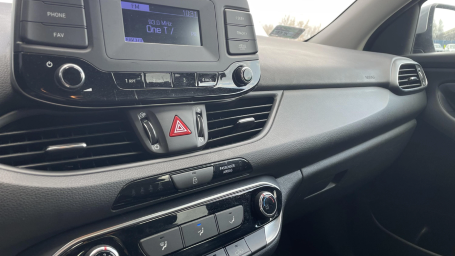 HYUNDAI i30 i30 1.5 DPI Classic +