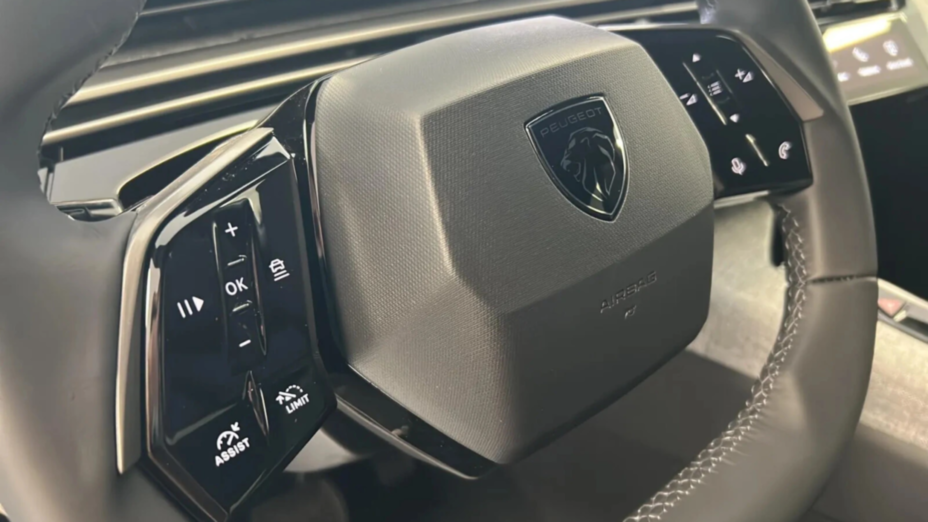 PEUGEOT 5008 5008 1.2 PureTech mHEV Allure S&S e-DCS6 Nowy