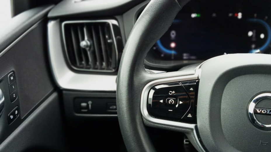 VOLVO XC60 XC60 B5 D AWD Plus Dark aut