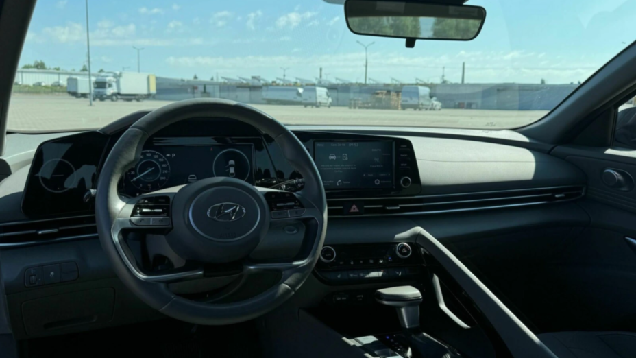 HYUNDAI Elantra Elantra 1.6 Smart CVT