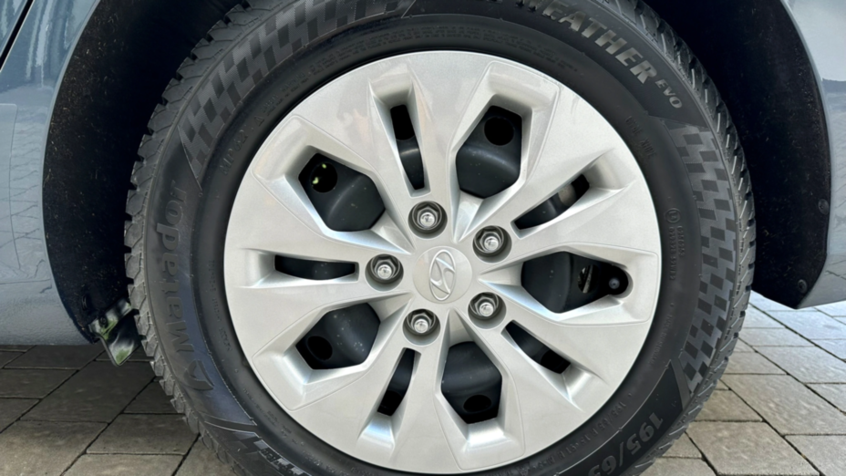HYUNDAI i30 i30 1.5 DPI Classic +