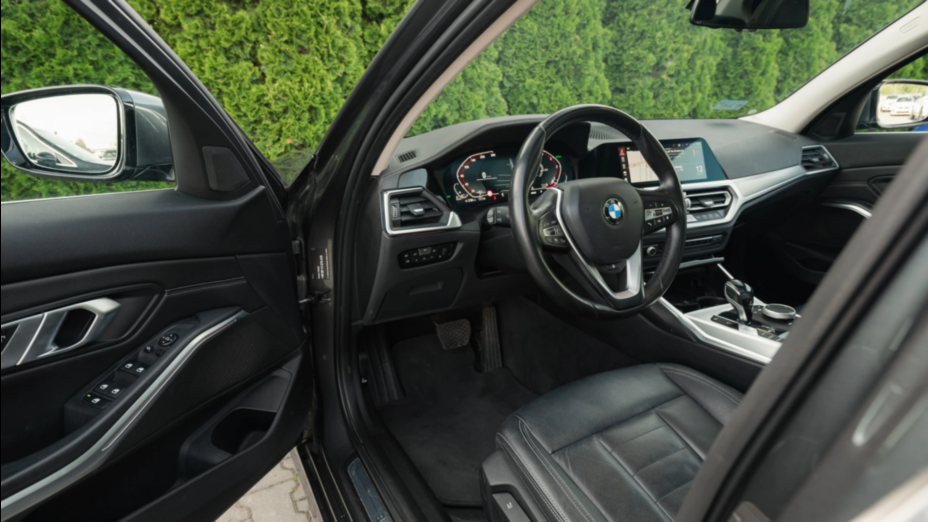 BMW Seria 3 320d xDrive Luxury Line aut