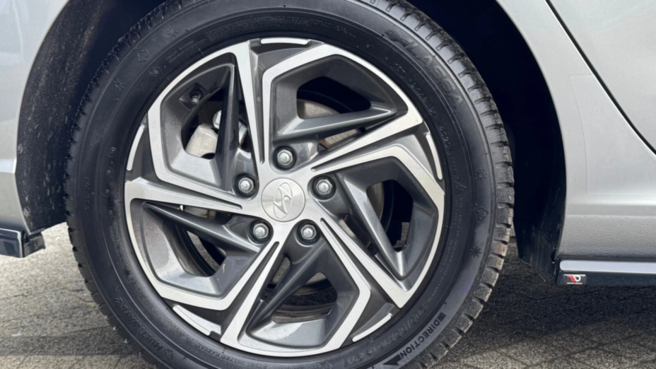 HYUNDAI i30 i30 1.0 T-GDI Smart DCT