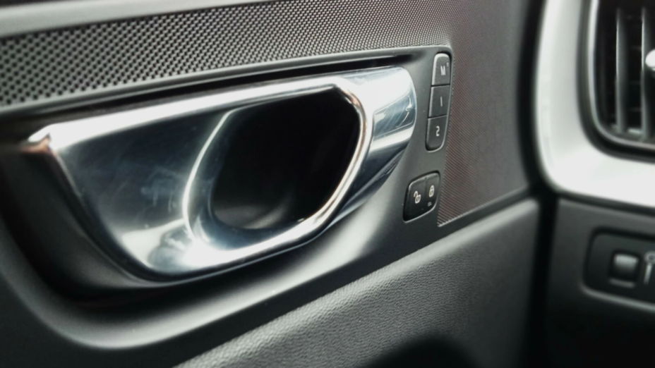 VOLVO XC60 XC60 B5 D AWD Plus Dark aut