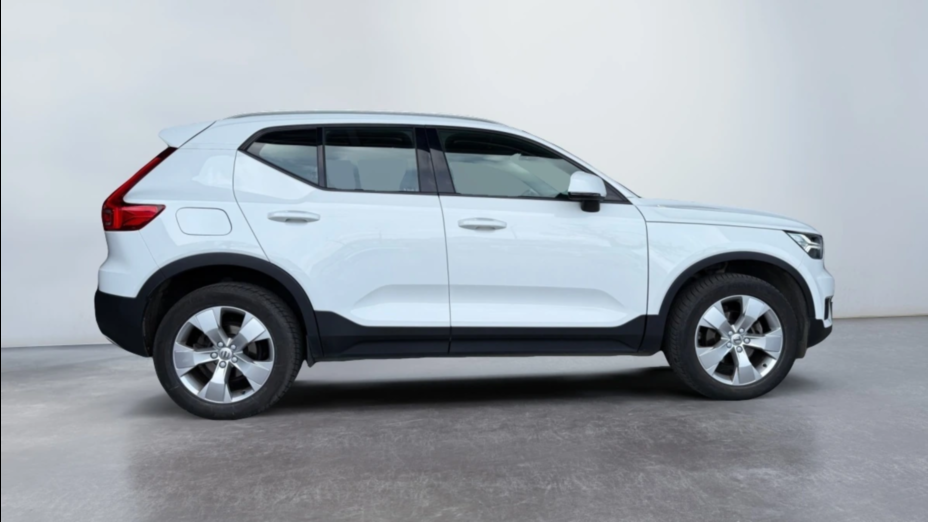 VOLVO XC40 XC40 T3 Momentum Pro