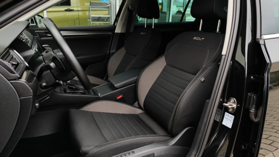 SKODA Superb Superb 2.0 TDI SCR 4x4 Scout DSG