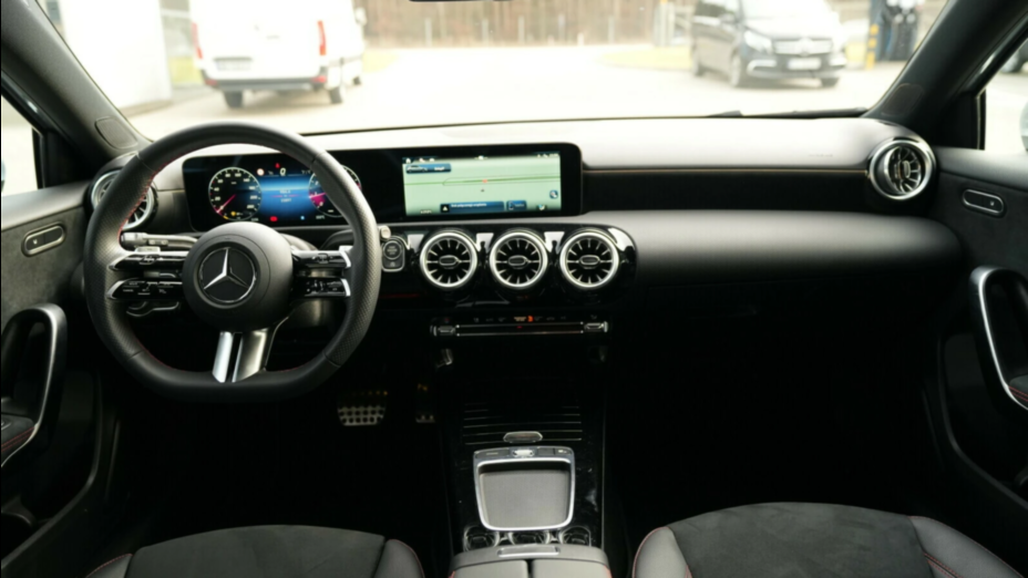 MERCEDES-BENZ A Klasa A 200 7G-DCT
