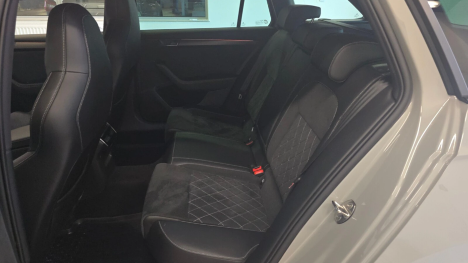 SKODA Superb Superb 2.0 TDI SCR 4x4 Sportline DSG
