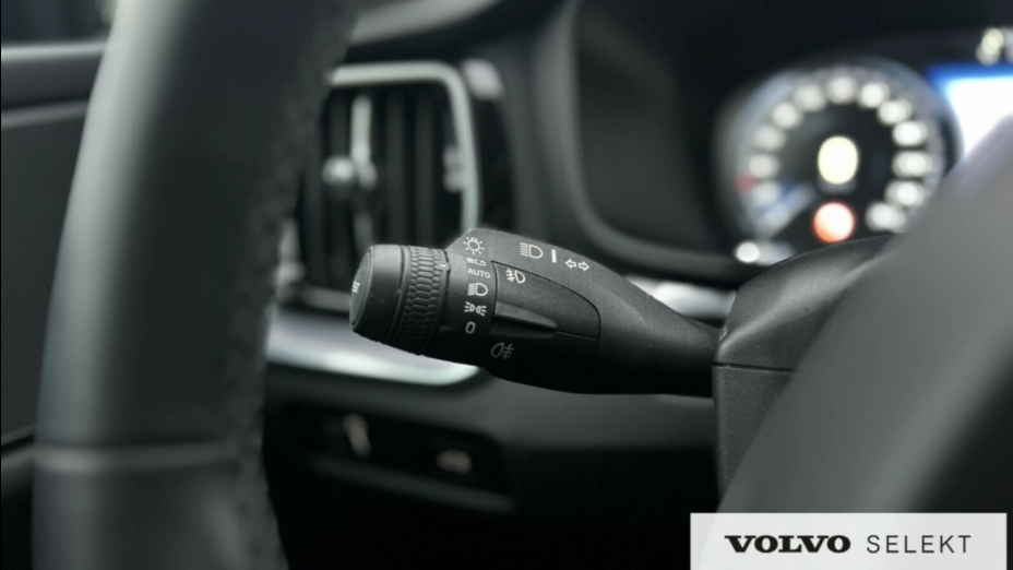 VOLVO V60 V60 B3 B Momentum Pro aut