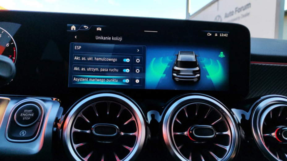 MERCEDES-BENZ GLB GLB 200 mHEV AMG Line 7G-DCT