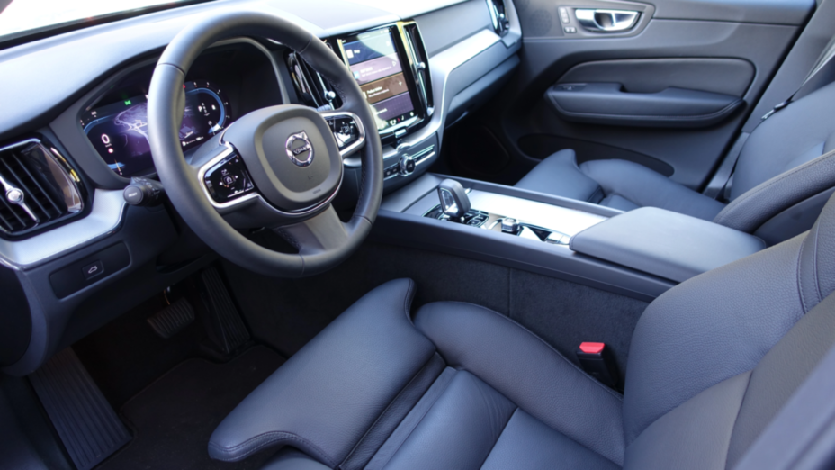 VOLVO XC60 XC60 B4 D AWD Plus Dark aut