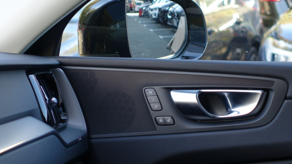 VOLVO XC60 XC60 B4 D AWD Plus Dark aut