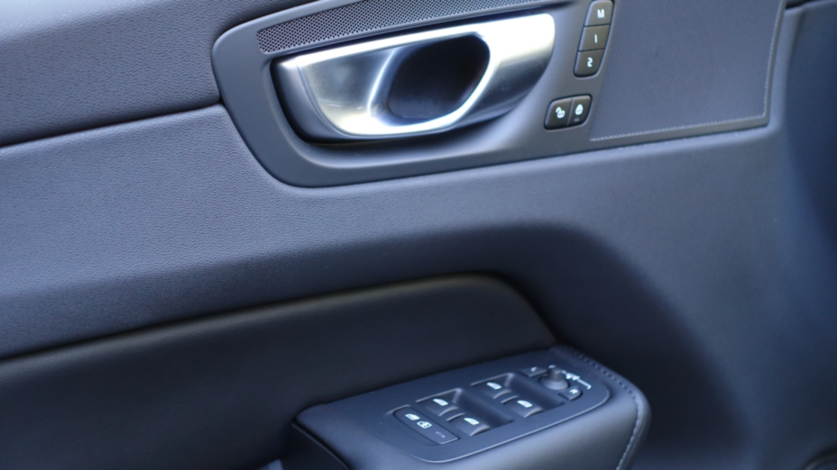 VOLVO XC60 XC60 B4 D AWD Plus Dark aut
