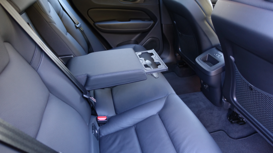VOLVO XC60 XC60 B4 D AWD Plus Dark aut