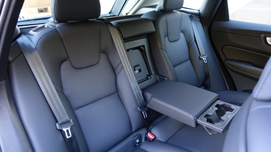 VOLVO XC60 XC60 B4 D AWD Plus Dark aut