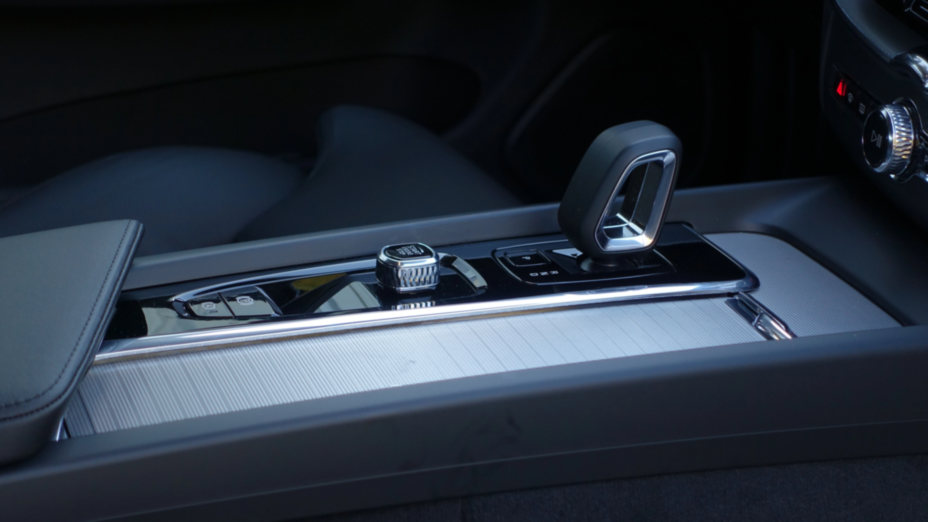 VOLVO XC60 XC60 B4 D AWD Plus Dark aut