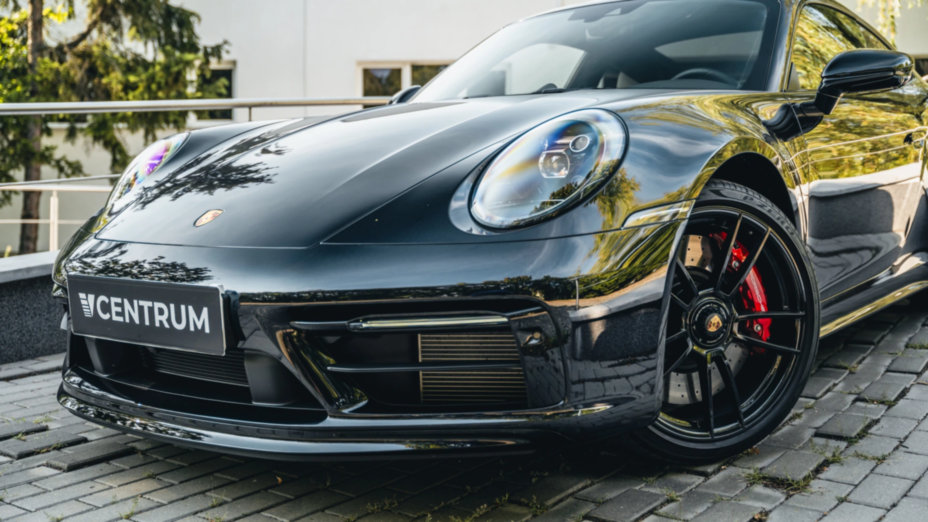 PORSCHE 911 911 Carrera 4 GTS