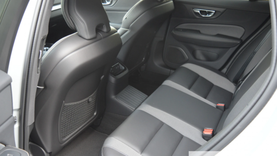 VOLVO V60 V60 T6 AWD Plug-In Hybrid Plus Dark aut