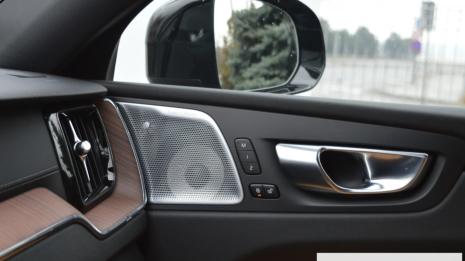 VOLVO XC60 XC60 T8 Plug-In Hybrid AWD Ultimate Dark aut