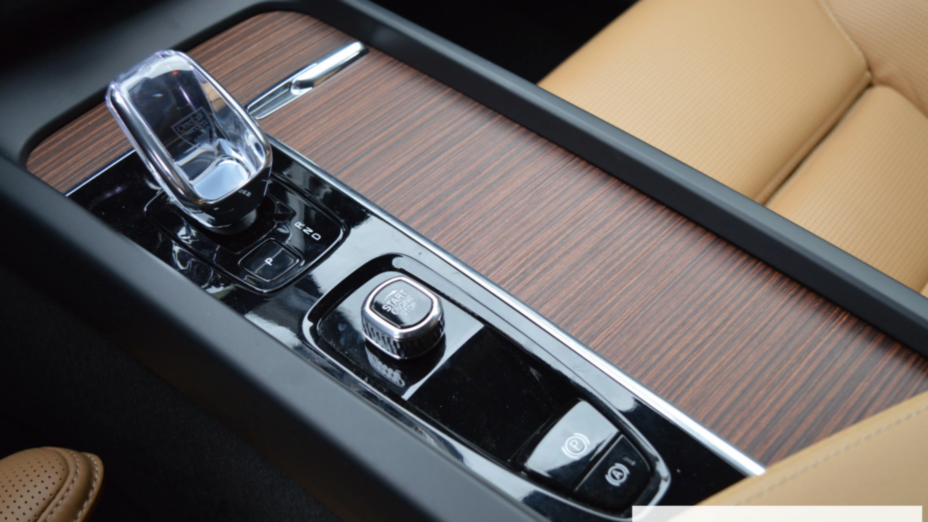 VOLVO XC60 XC60 T8 Plug-In Hybrid AWD Ultimate Dark aut