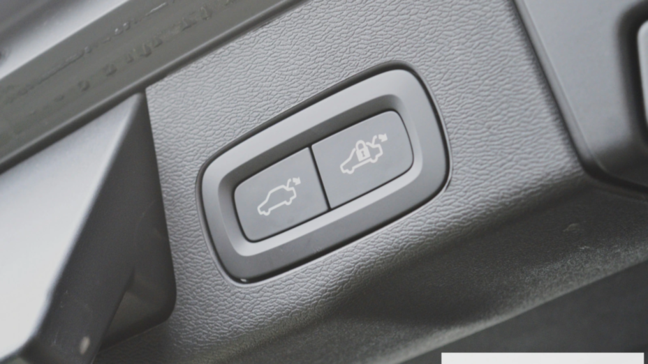 VOLVO XC60 XC60 T8 Plug-In Hybrid AWD Ultimate Dark aut