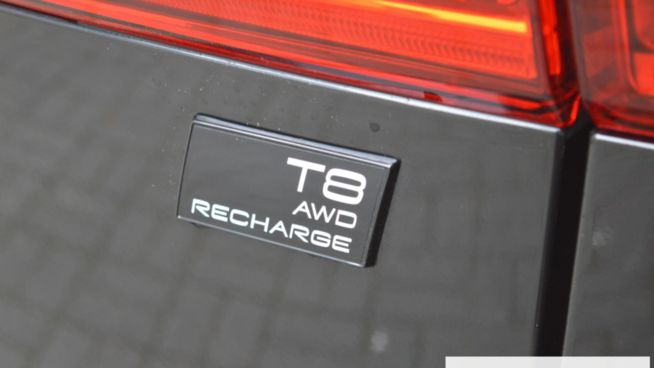 VOLVO XC60 XC60 T8 Plug-In Hybrid AWD Ultimate Black Edition aut