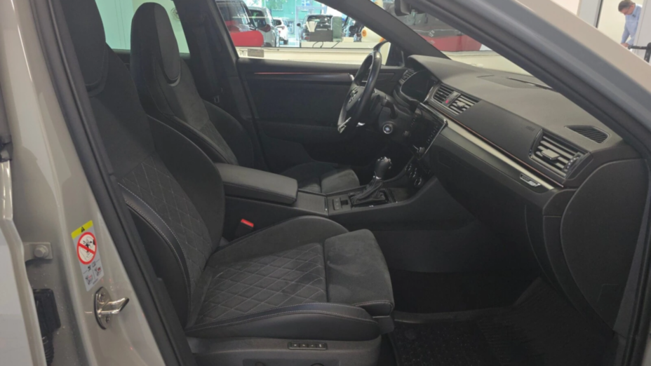 SKODA Superb Superb 2.0 TDI SCR 4x4 Sportline DSG