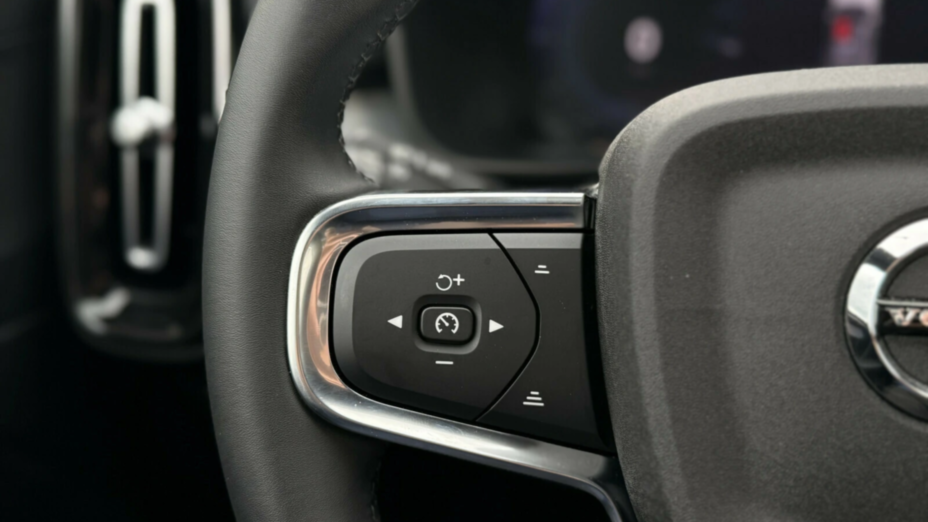 VOLVO XC40 XC40 B4 Plus Dark aut